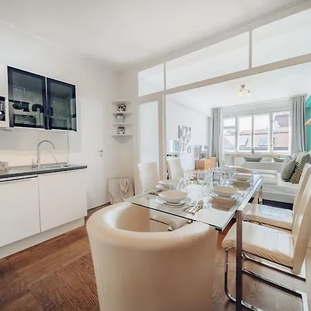 Downtown 2bd Riverside Near Dancing House דירה *