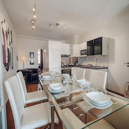 Διαμέρισμα Downtown 2bd Riverside Near Dancing House *