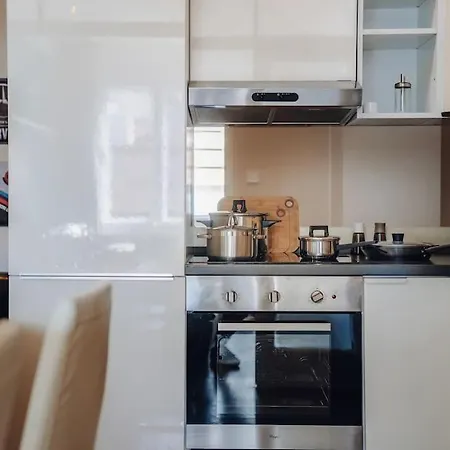 Downtown 2bd Riverside Near Dancing House דירה *