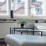Downtown 2bd Riverside Near Dancing House Apartament *