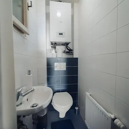 Downtown 2bd Riverside Near Dancing House *