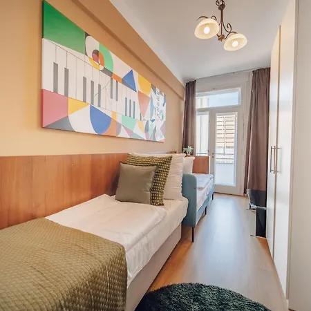 Downtown 2bd Riverside Near Dancing House פראג
