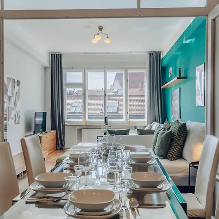 Downtown 2bd Riverside Near Dancing House