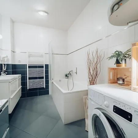 דירה Downtown 2bd Riverside Near Dancing House