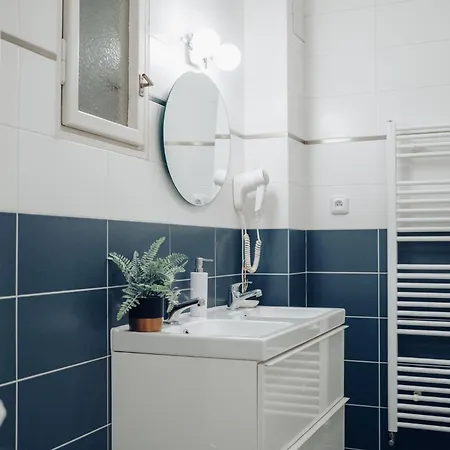 Апартаменты Downtown 2bd Riverside Near Dancing House *