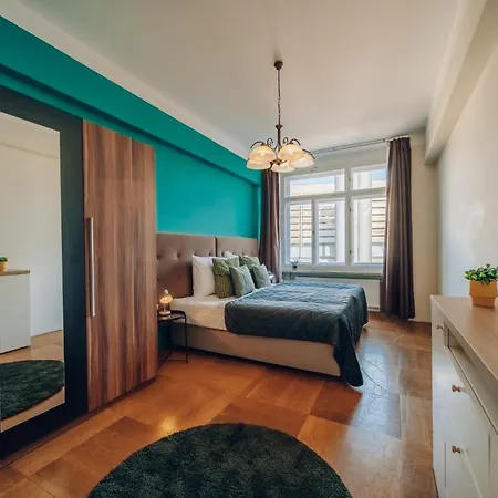 Downtown 2bd Riverside Near Dancing House פראג