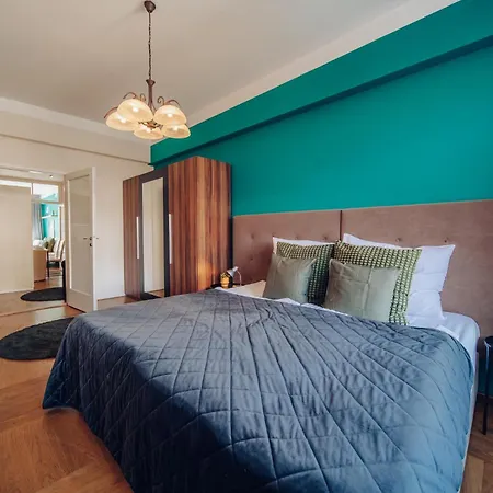Downtown 2bd Riverside Near Dancing House